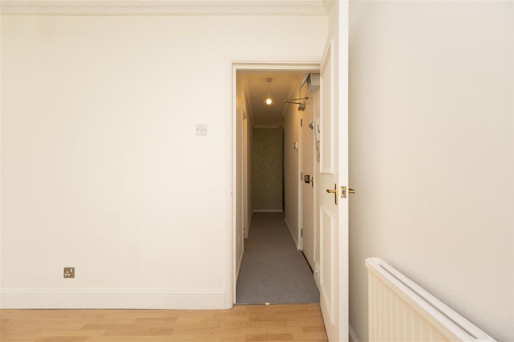 Property photo 3 of 14 Hallway
