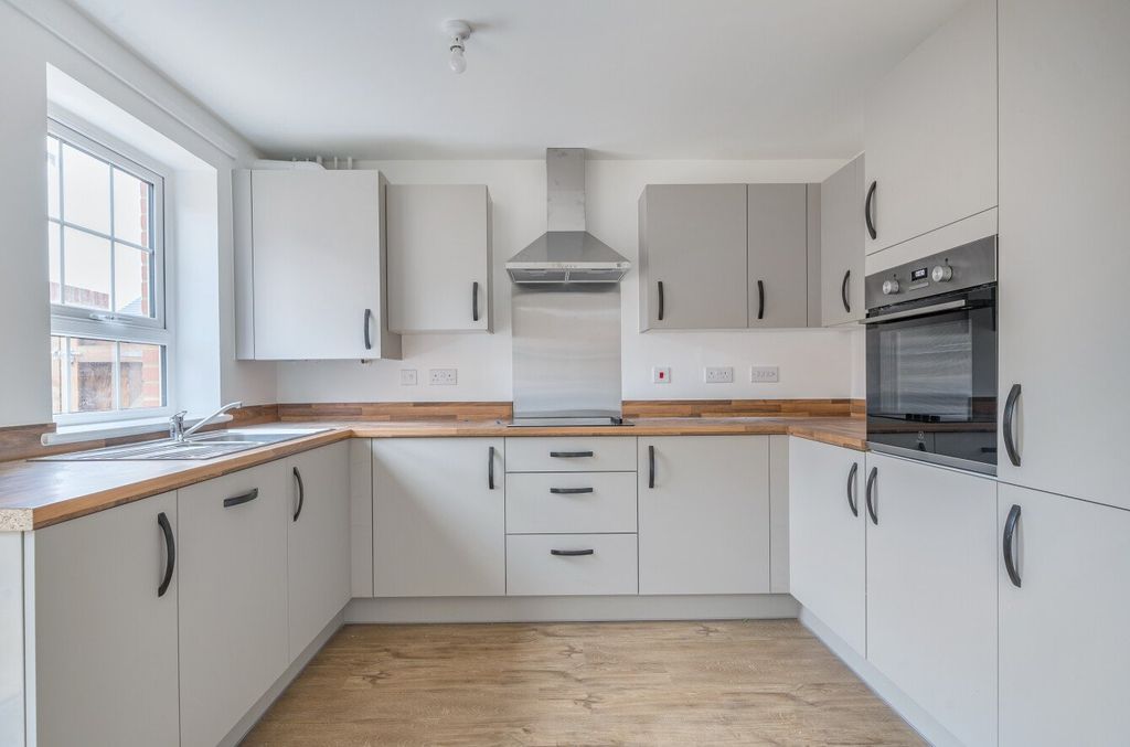 Property photo 2 of 17 Picture 2