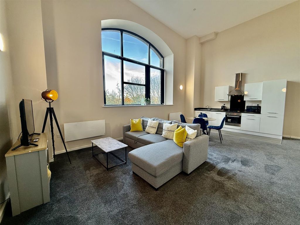 Property photo 1 of 19 Lounge/Kitchen/Diner