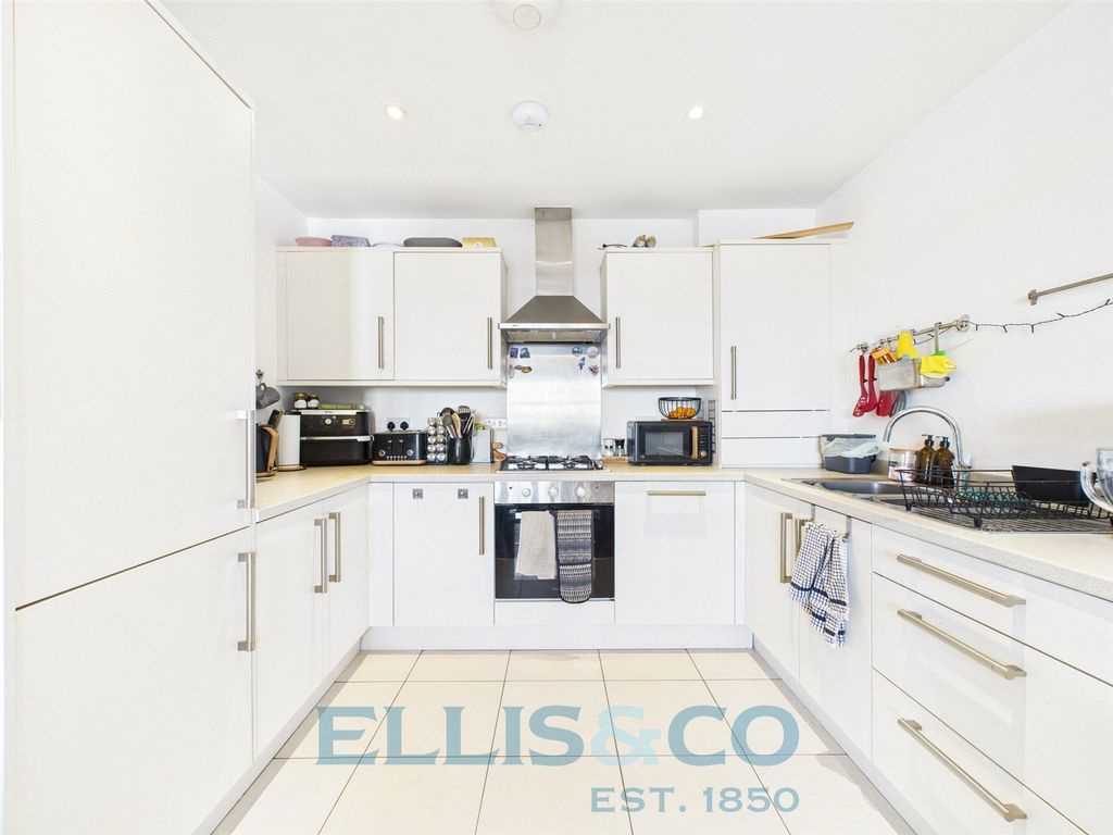 Property photo 2 of 11 Picture No. 24