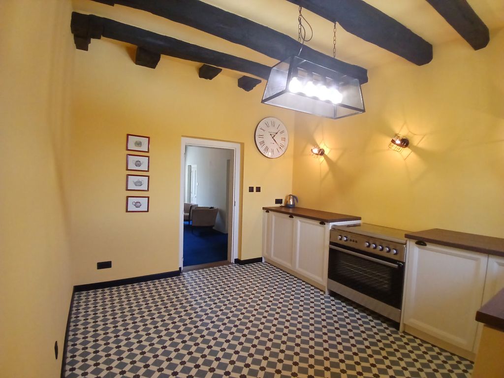 Property photo 2 of 35