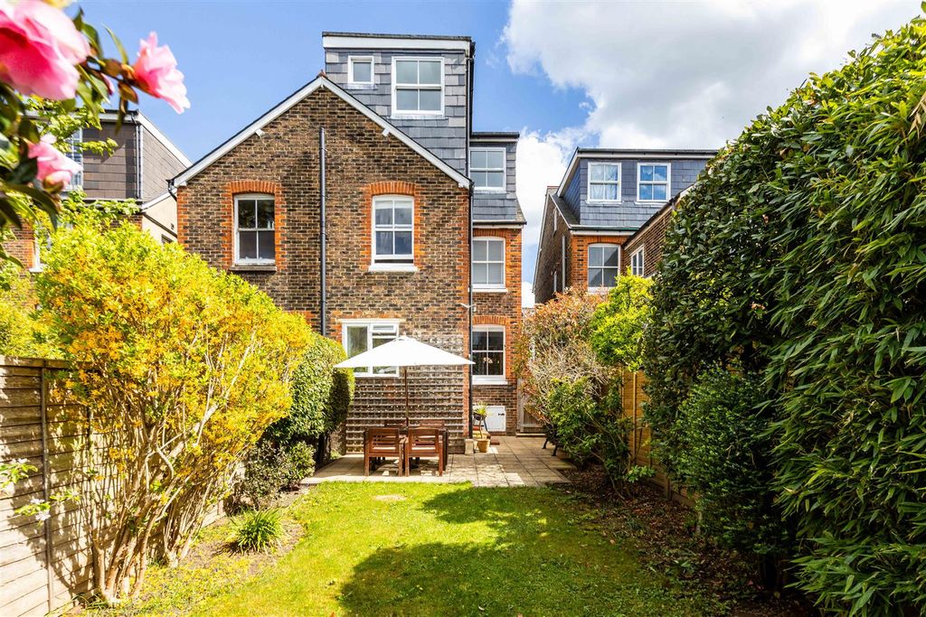 Property photo 2 of 30