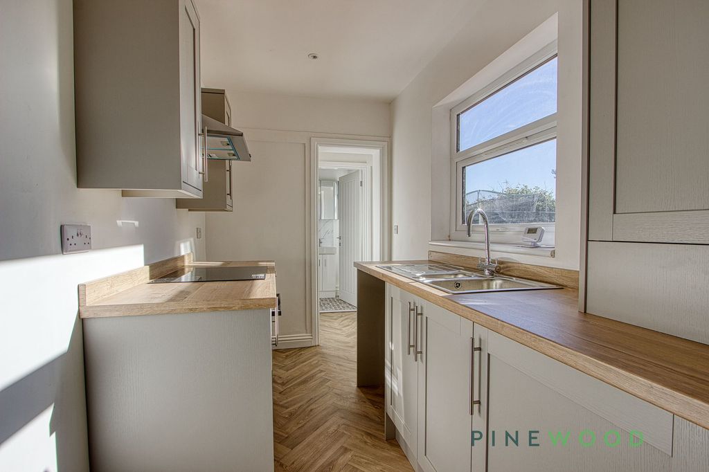 Property photo 2 of 18 Kitchen