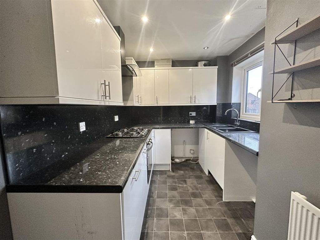 Property photo 3 of 8 Kitchen