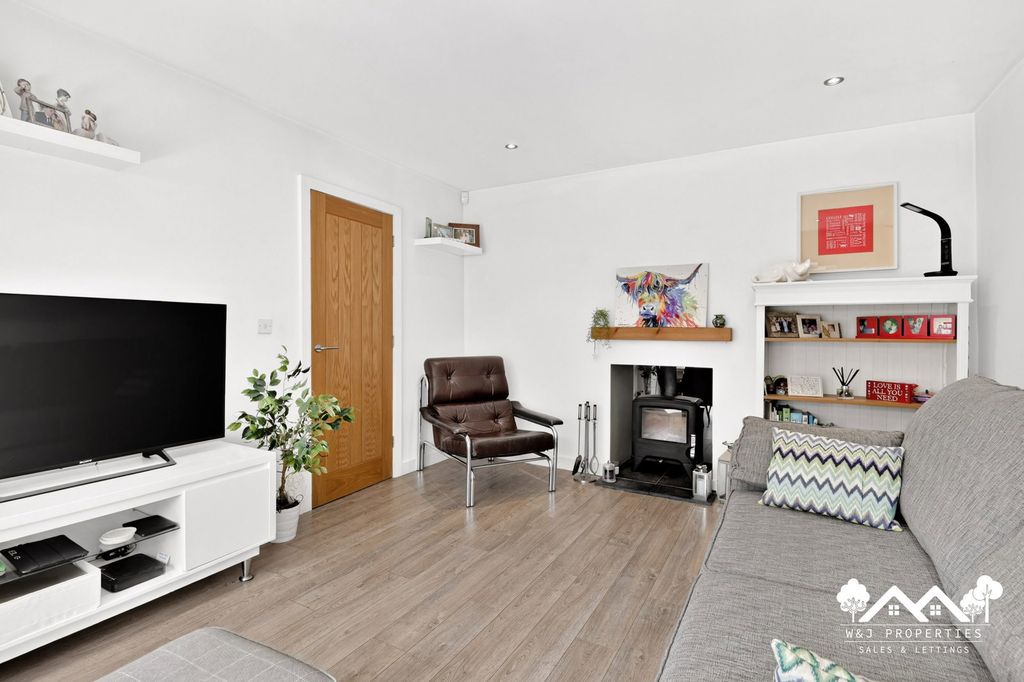 Property photo 3 of 47