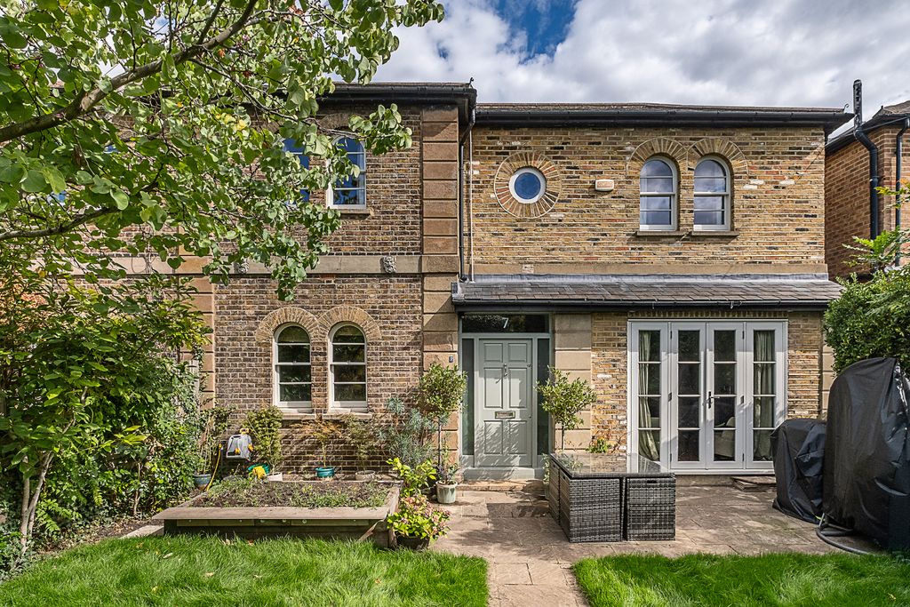 Property photo 1 of 16