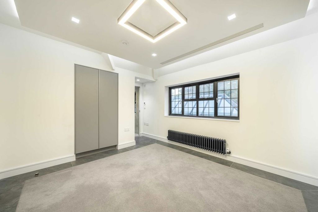 Additional image 8 of 3 bed flat to rentBeech Hill Avenue, Hadley Wood EN4