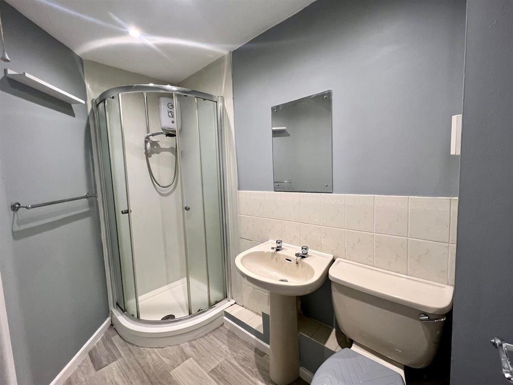Property photo 3 of 6 Bathroom.Jpg