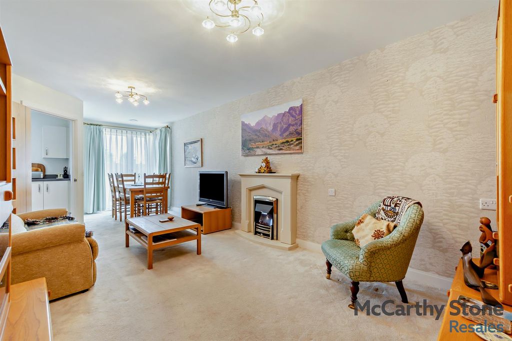 Property photo 2 of 26 8651737-Interior05-800.Jpg