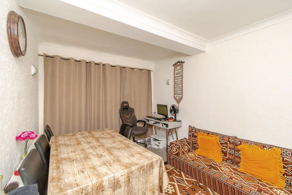 Property photo 3 of 17 Photo