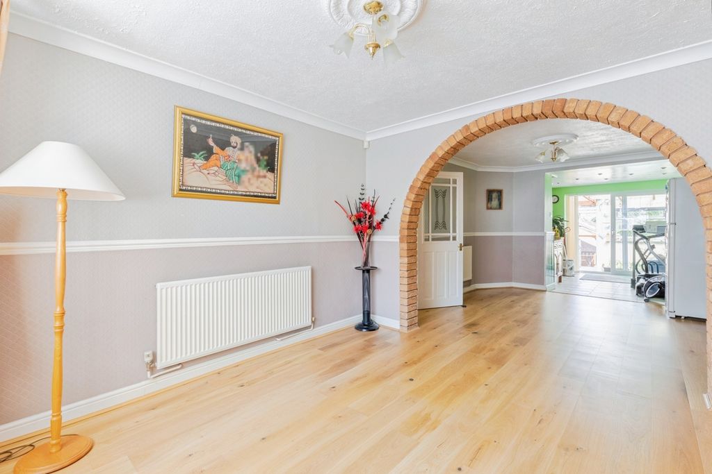 Property photo 3 of 19 Pbox-Img.Jpg