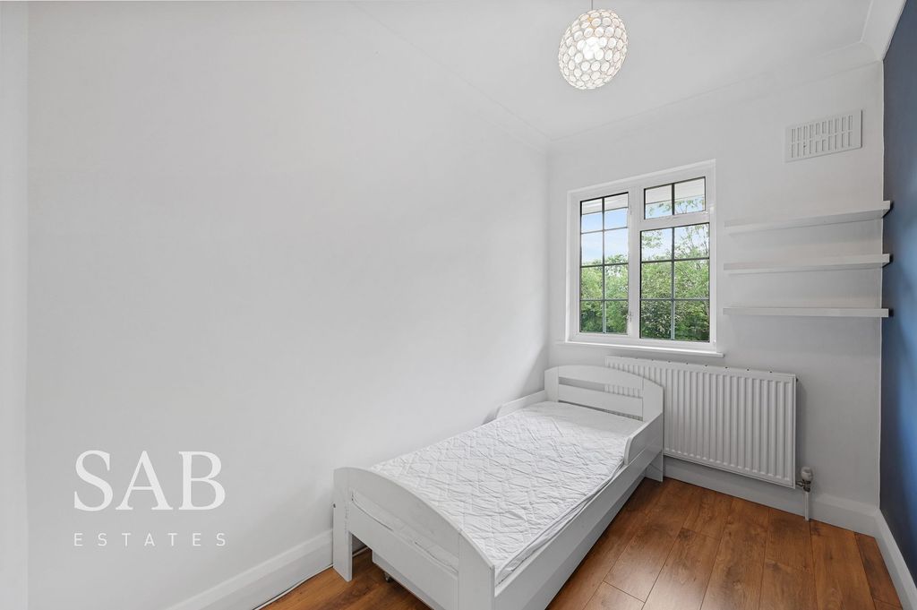Additional image 10 of 3 bed flat for saleCostons Lane, Greenford UB6