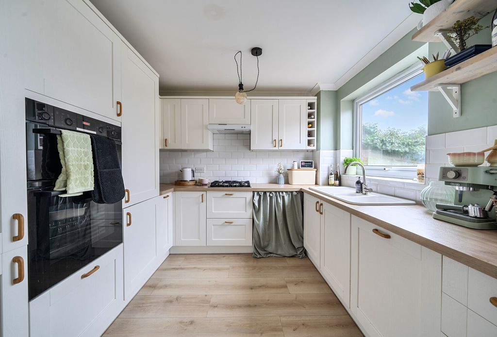 Property photo 3 of 17 Picture 3