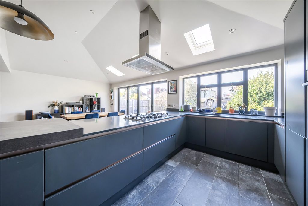 Property photo 3 of 18 Picture No. 10