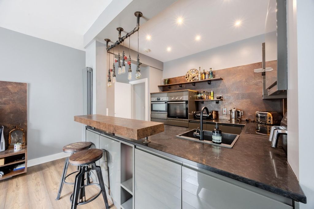 Property photo 2 of 25 Breakfast Bar