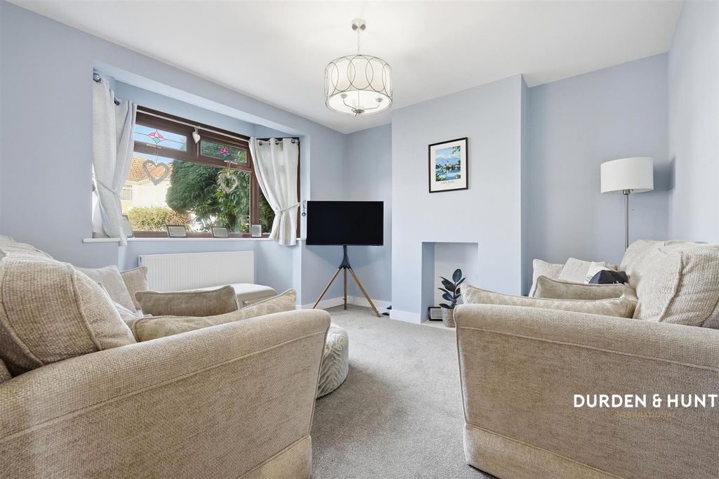 Property photo 3 of 25 Lympstone Close
