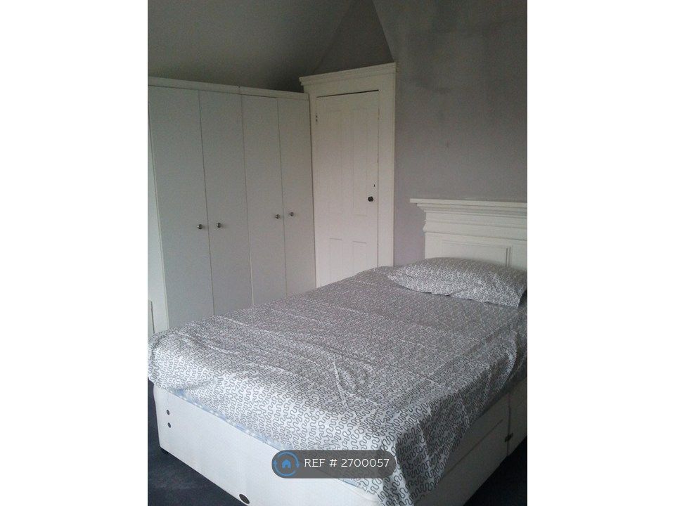 Property photo 3 of 14 Living/ Sleeping Area