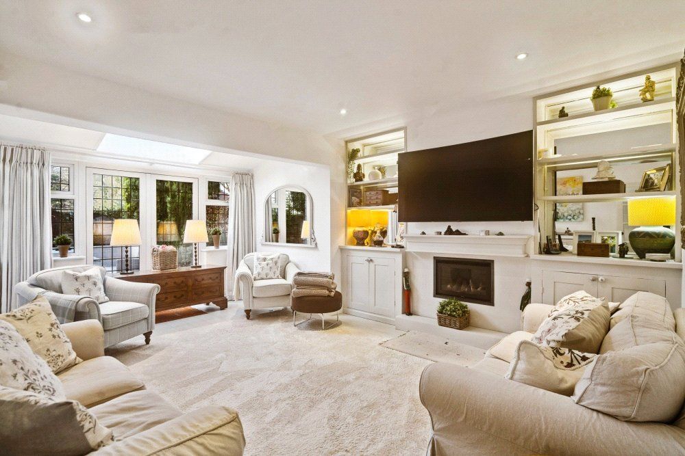 Property photo 2 of 25 Sitting Room