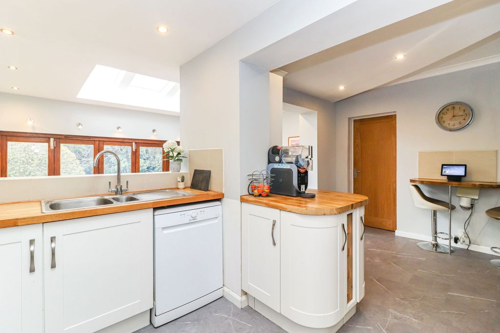 Property photo 3 of 32