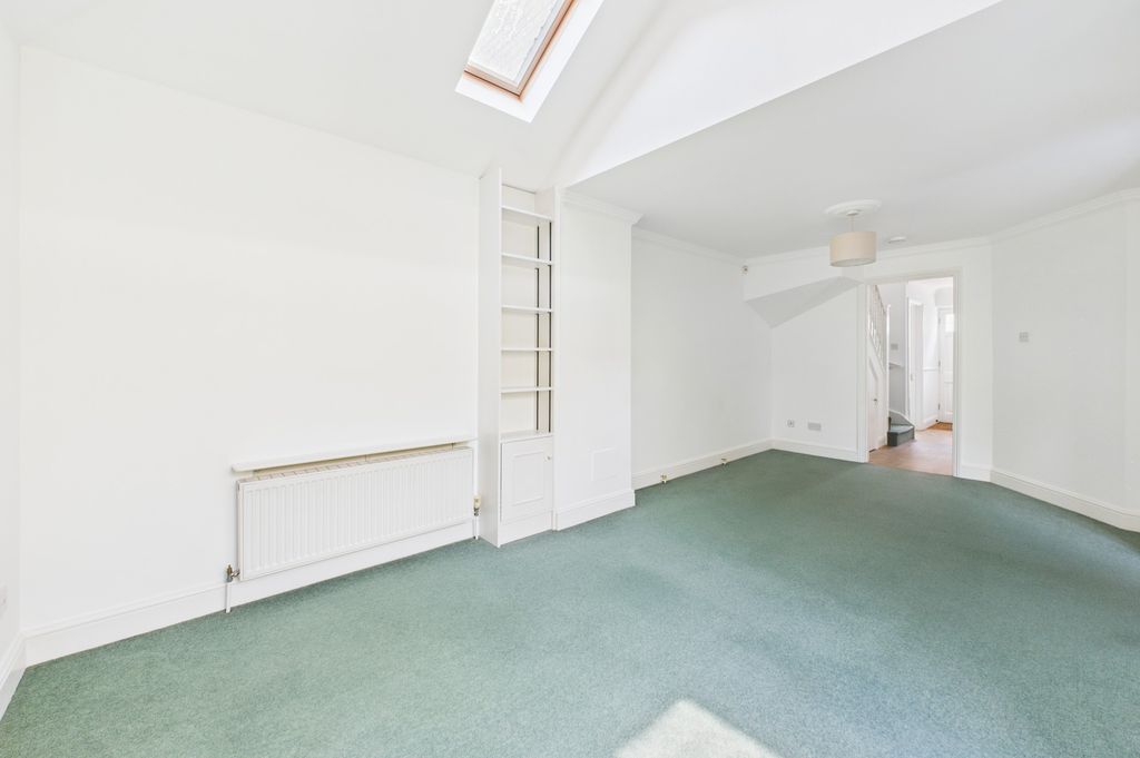 Property photo 3 of 16 Cam02545G0-Pr0390-Still006