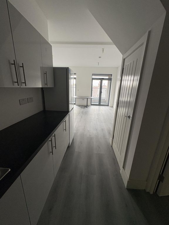 Property photo 2 of 10 Kitchen