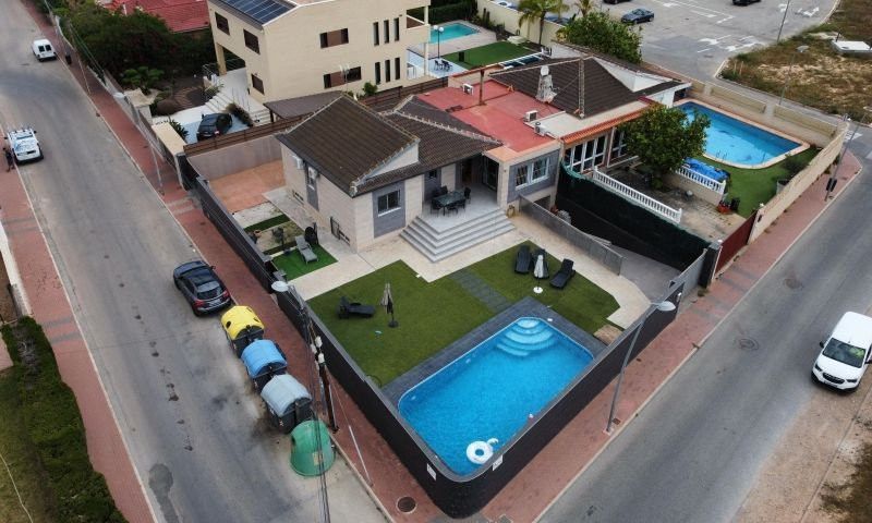 Property photo 2 of 40