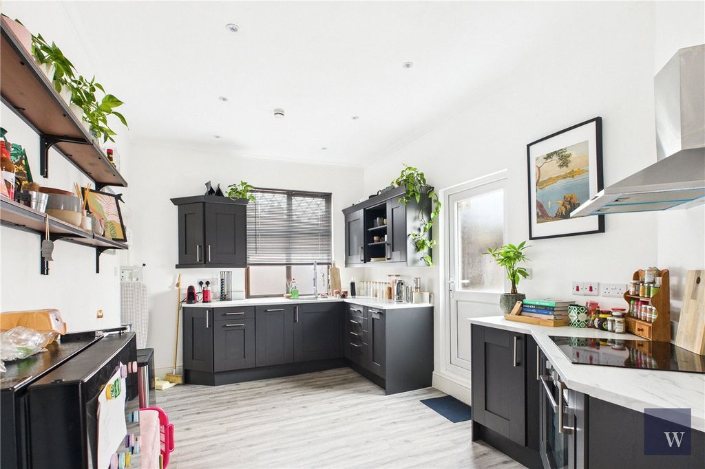 Property photo 3 of 12 Picture No. 16