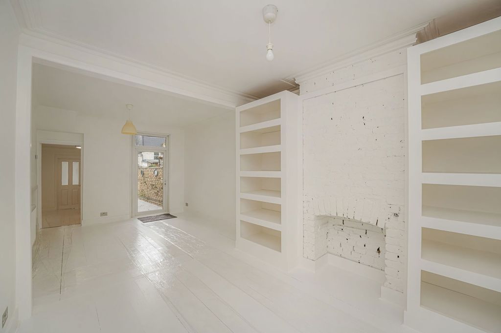 Property photo 3 of 21