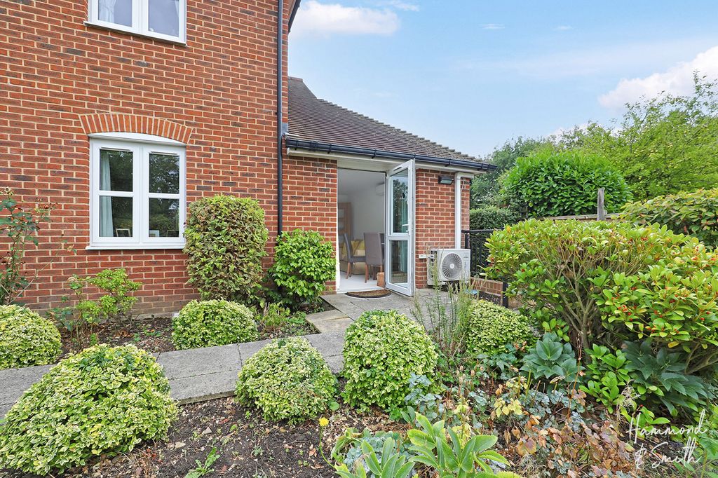 Additional image 4 of 1 bed flat for saleHigh Street, Epping CM16