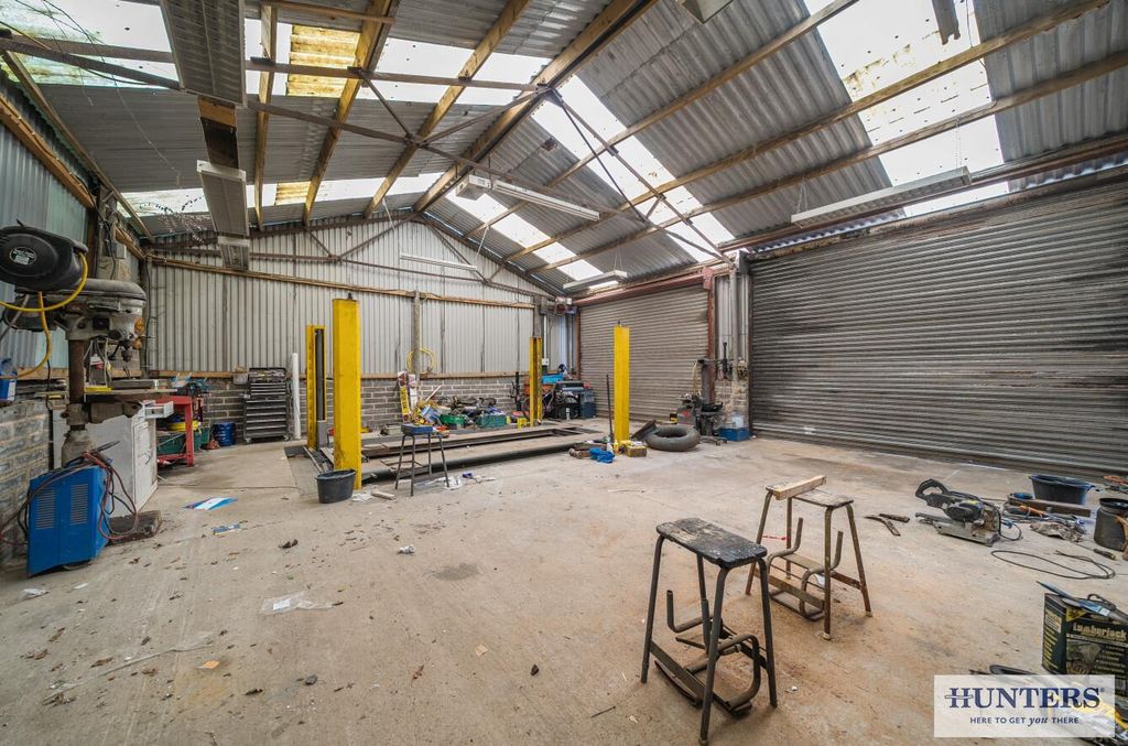 Property photo 2 of 37 8A377Be6-40B6-45d3-986A-6B853Baa8d95.Jpg