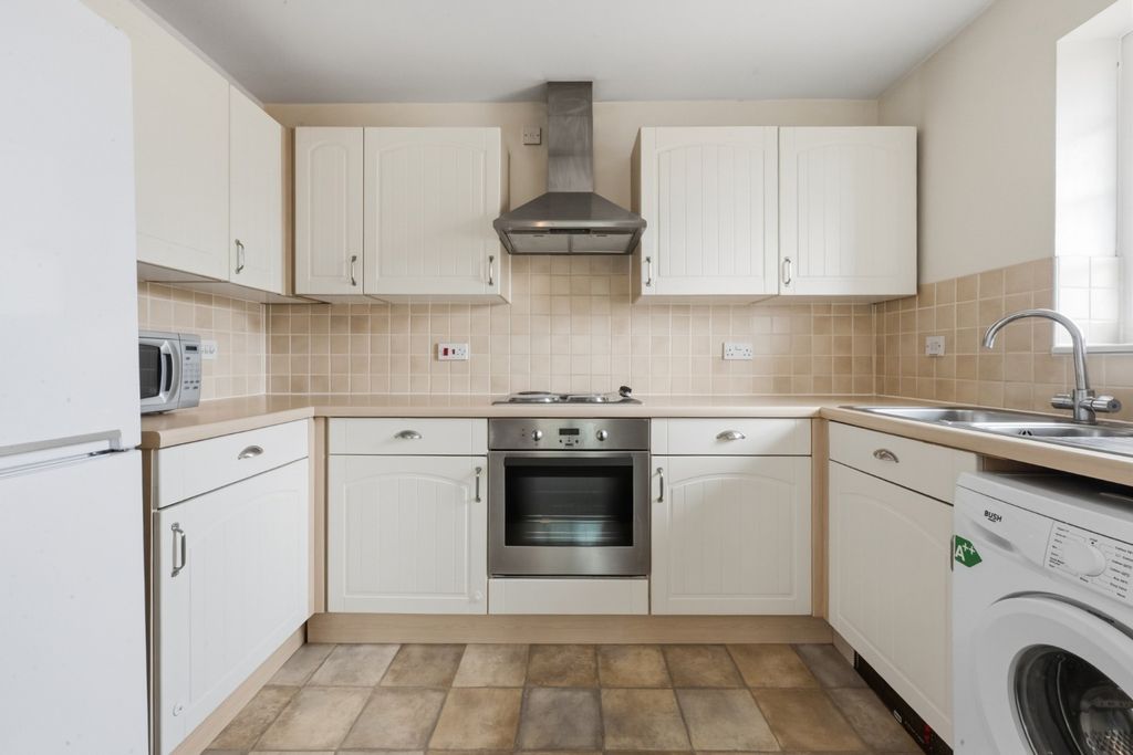 Property photo 2 of 14 5435493