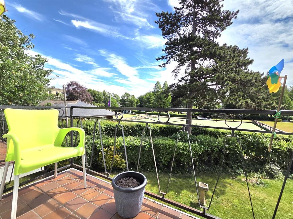 Property photo 3 of 12