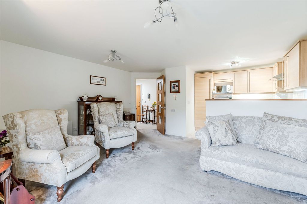 Property photo 2 of 13 Lounge