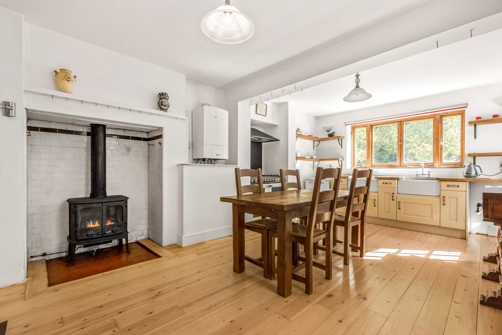 Property photo 2 of 19 Kitchen