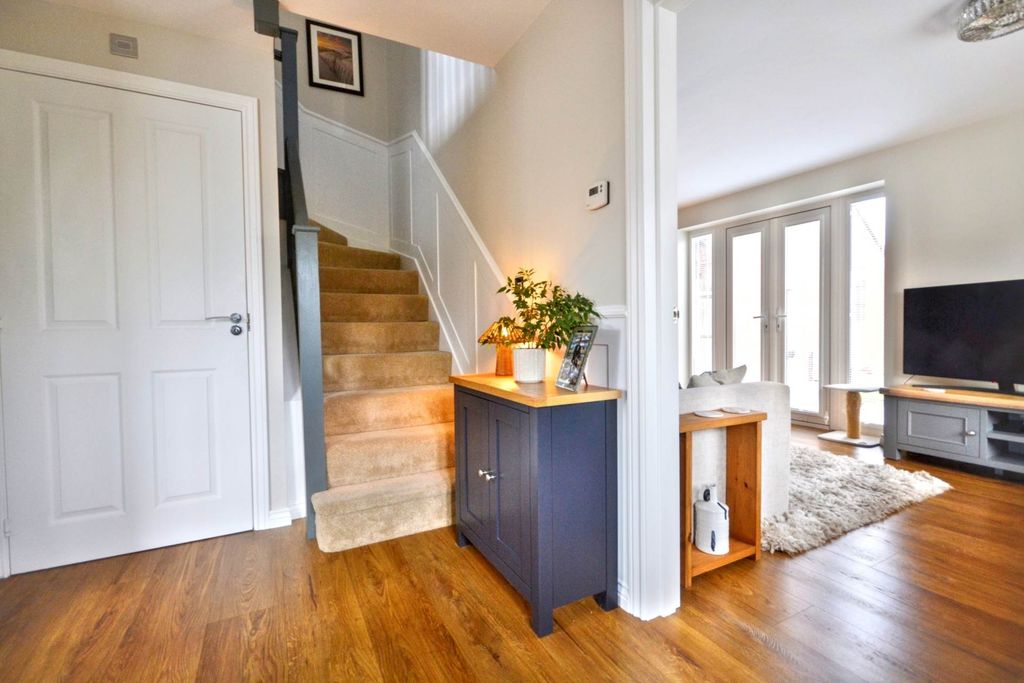 Property photo 2 of 21