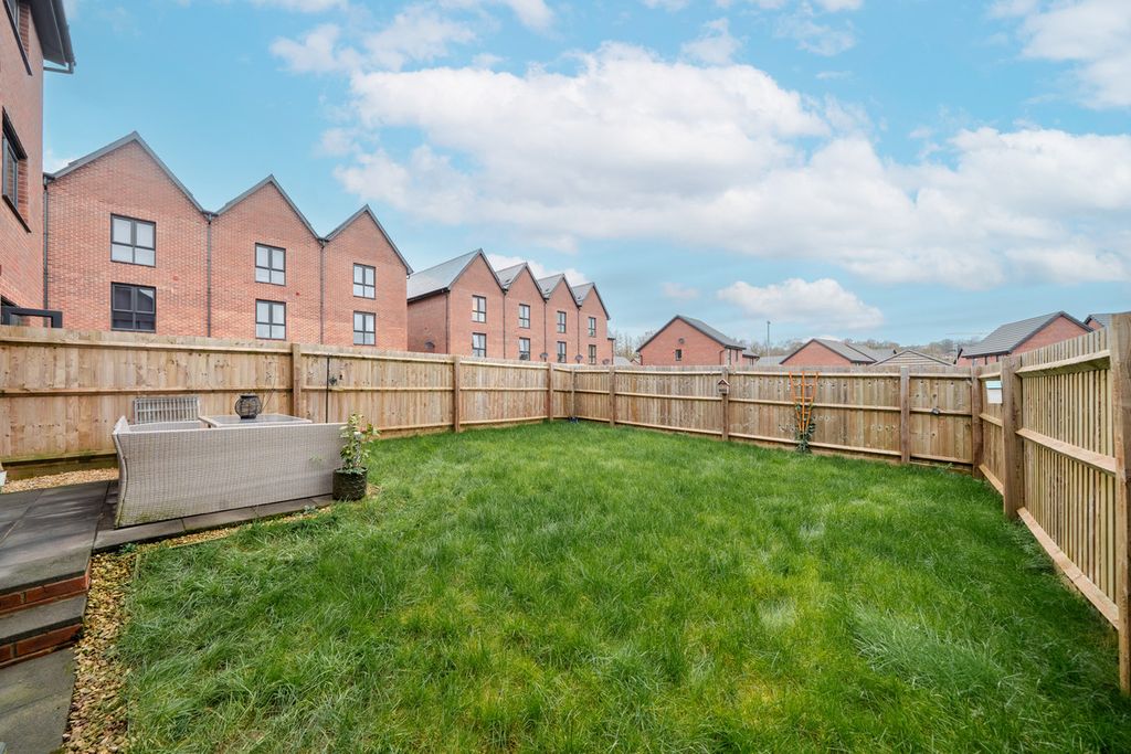 Property photo 3 of 28