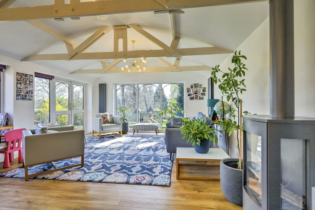 Property photo 2 of 43 Pbox-Img.Jpg