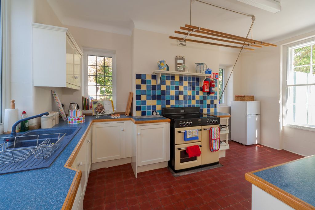 Property photo 2 of 19 13-2May13