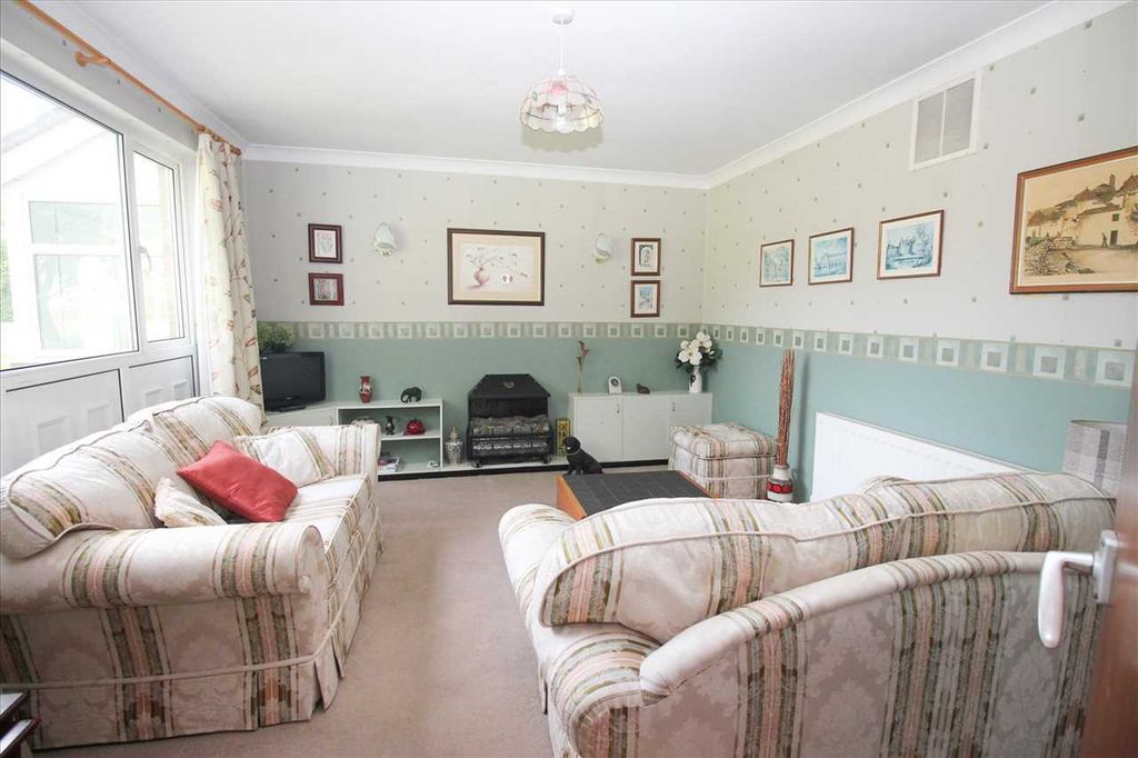 Property photo 3 of 13 Living Room