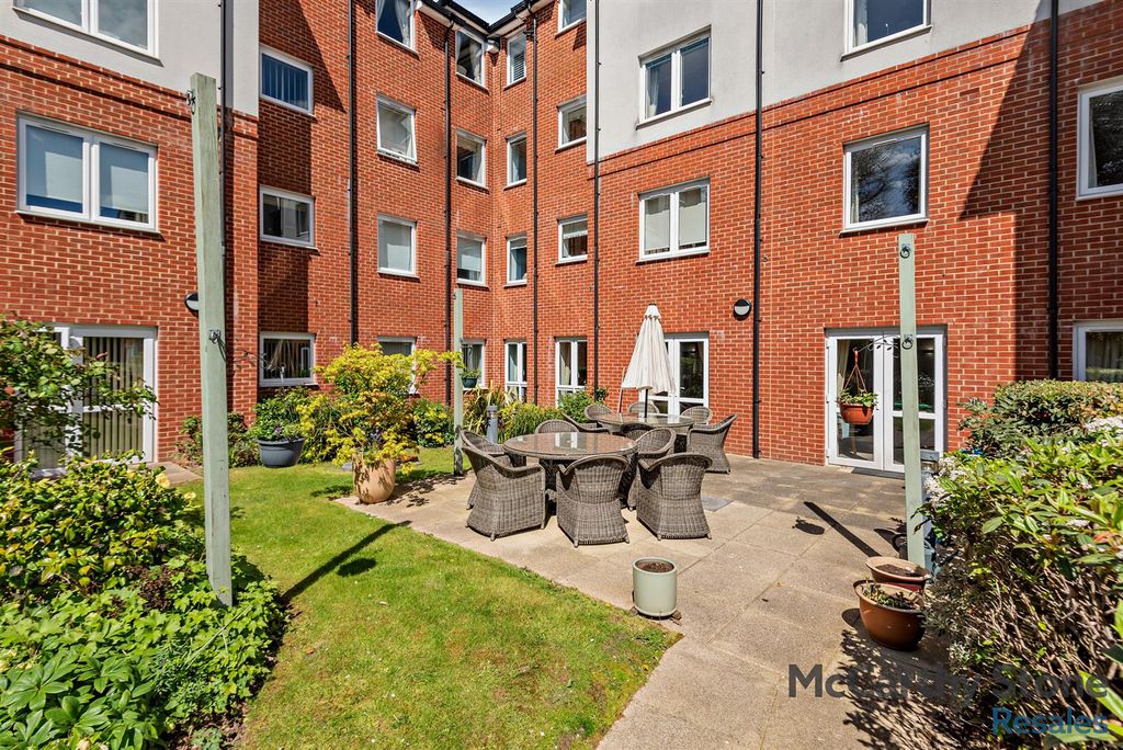 Property photo 3 of 10 8688763-Exterior02-800.Jpg