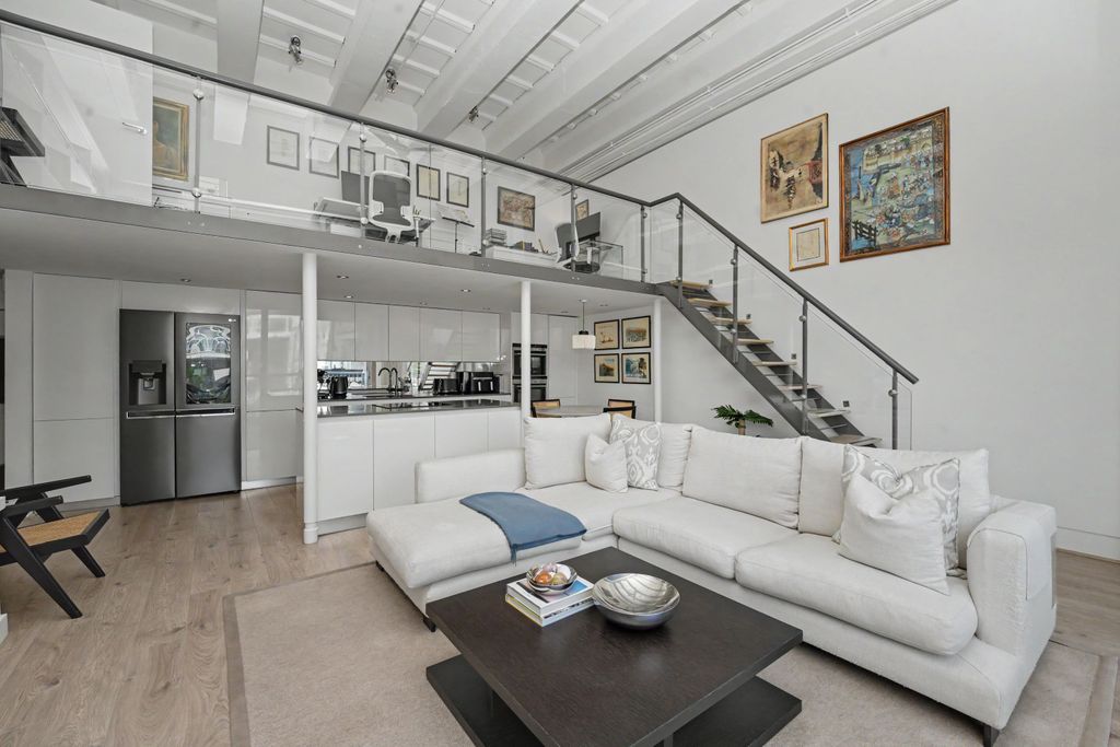 Property photo 2 of 17 Flat 14, The Piper Building, Peterborough Road, Fulham, London Sw6 3Ef