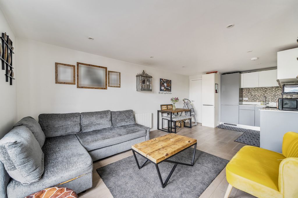 Property photo 2 of 21 1342090-13-68Ad99...