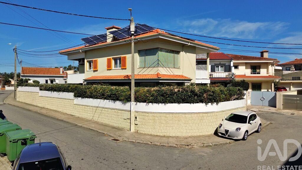 Property photo 2 of 40