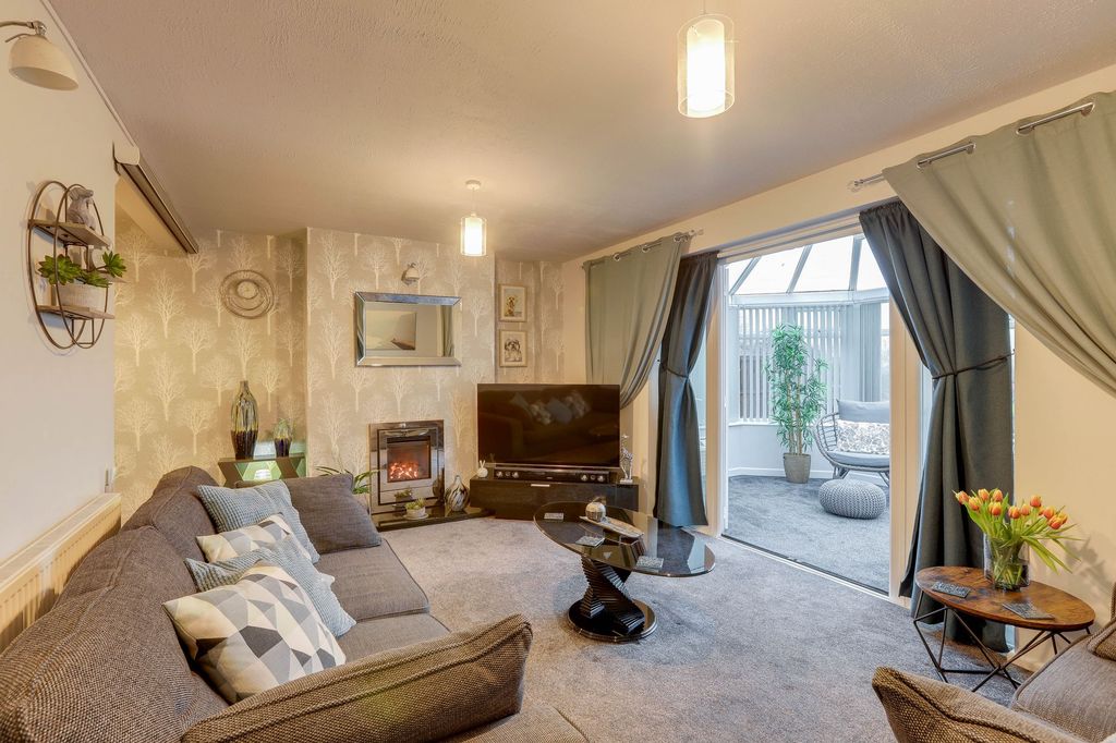 Property photo 3 of 24 Living/Dining Room