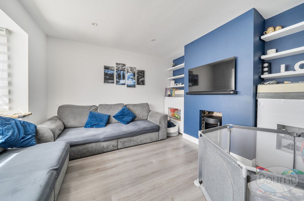 Property photo 2 of 18 3c8B1Daf-1Bf3-4c4...