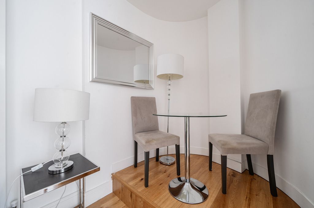Property photo 3 of 8 1382758-3-691c5Aa...
