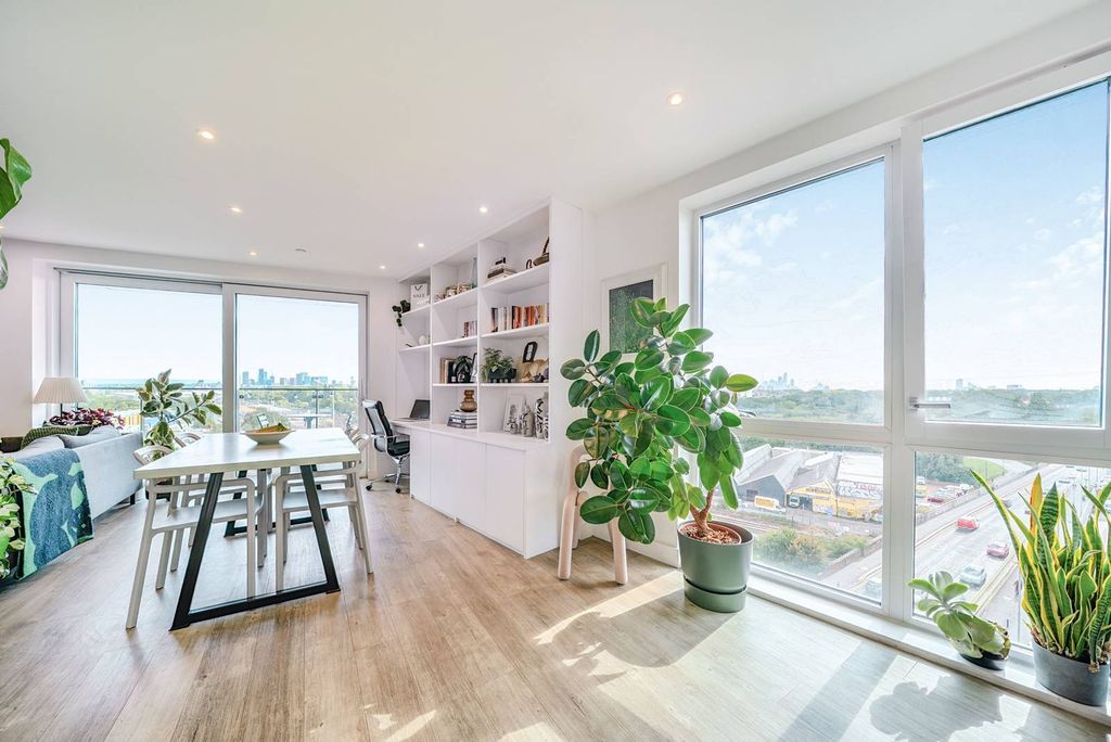 Property photo 3 of 20