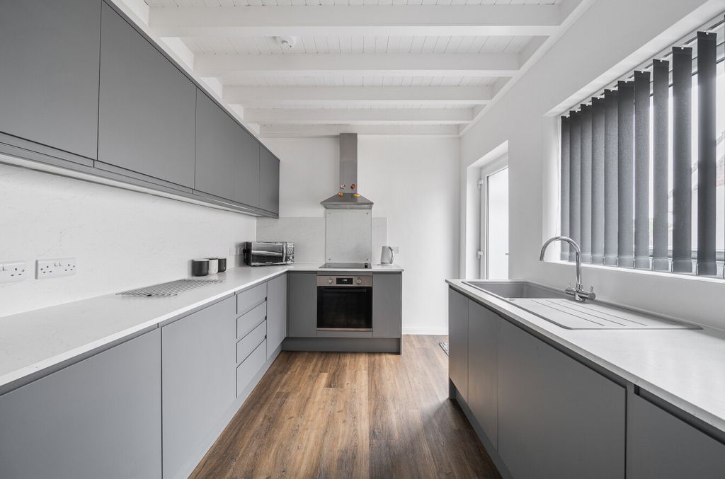 Property photo 3 of 13 1476839-15-6A2Aa8...