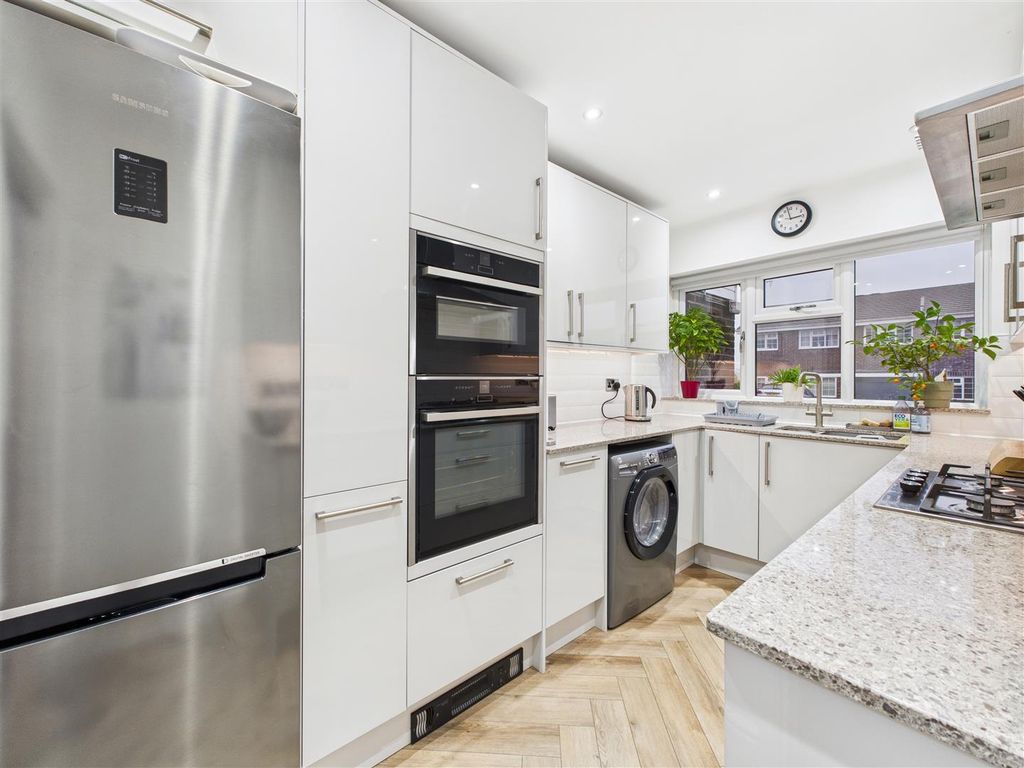 Property photo 2 of 15 Cam05476G0-Pr0111-Still014.Jpg