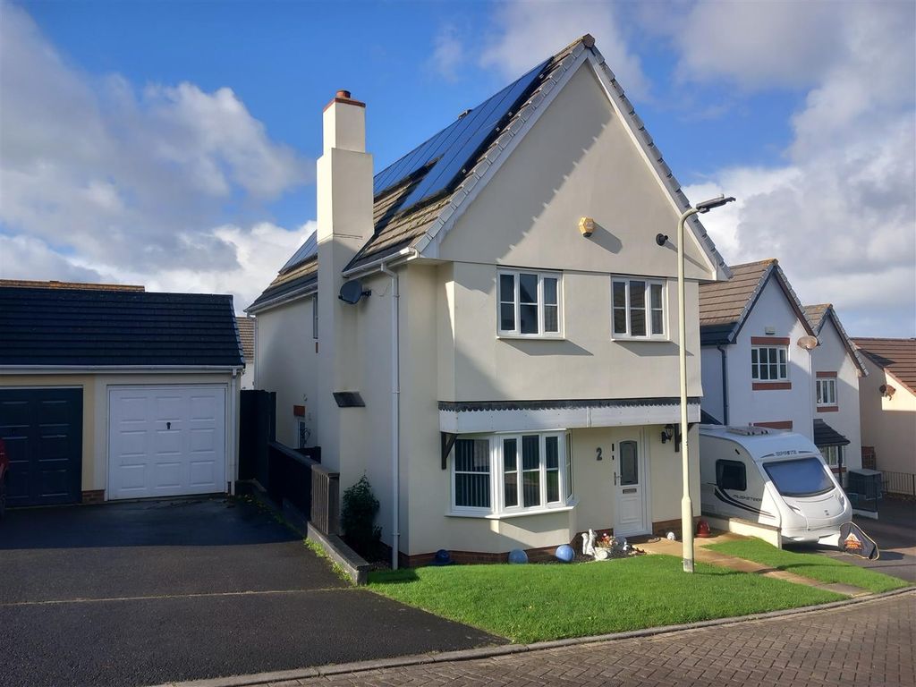 Property photo 1 of 12 2 Maine Close Front.Jpg